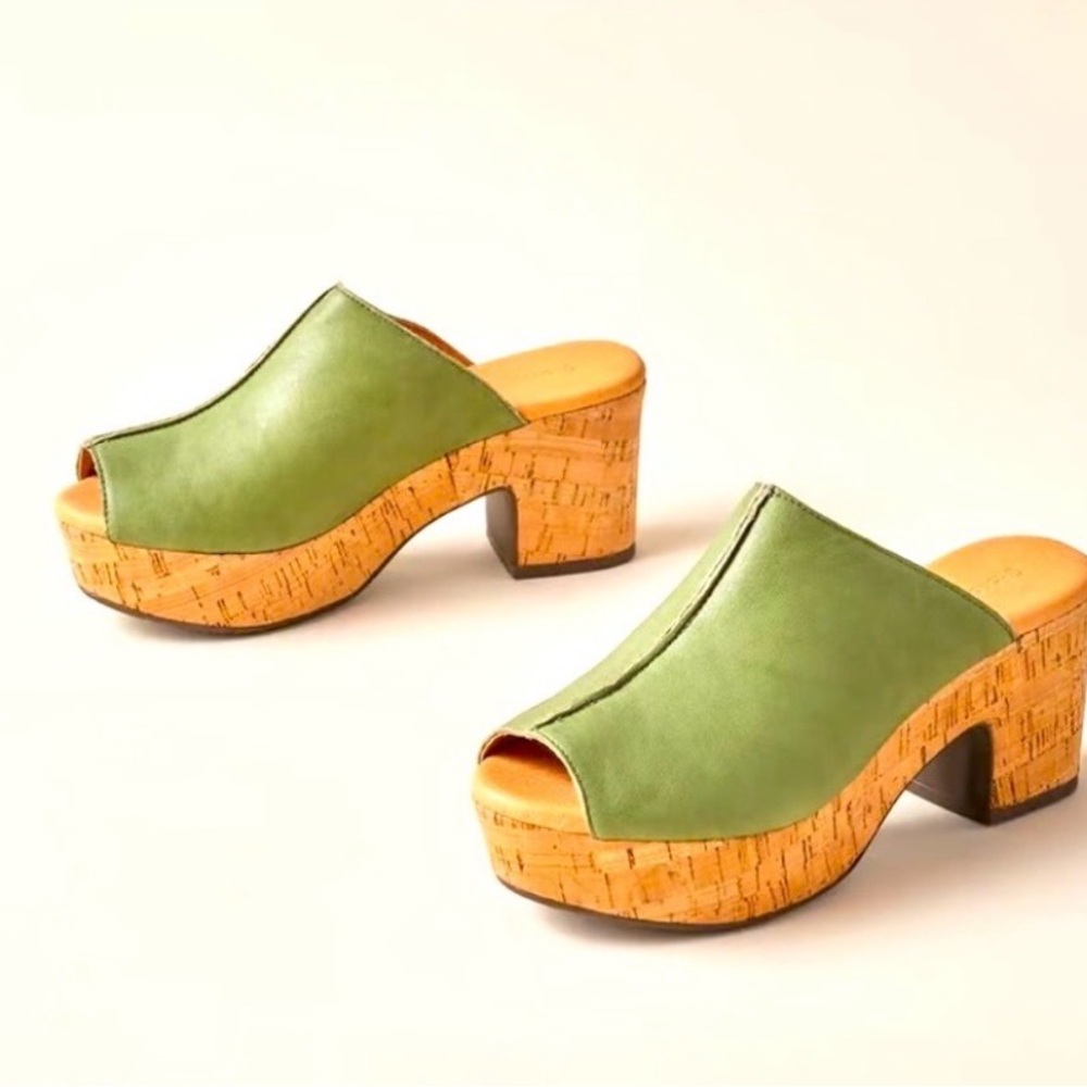 Sundance Chocolat Blu platform leather clogs like new